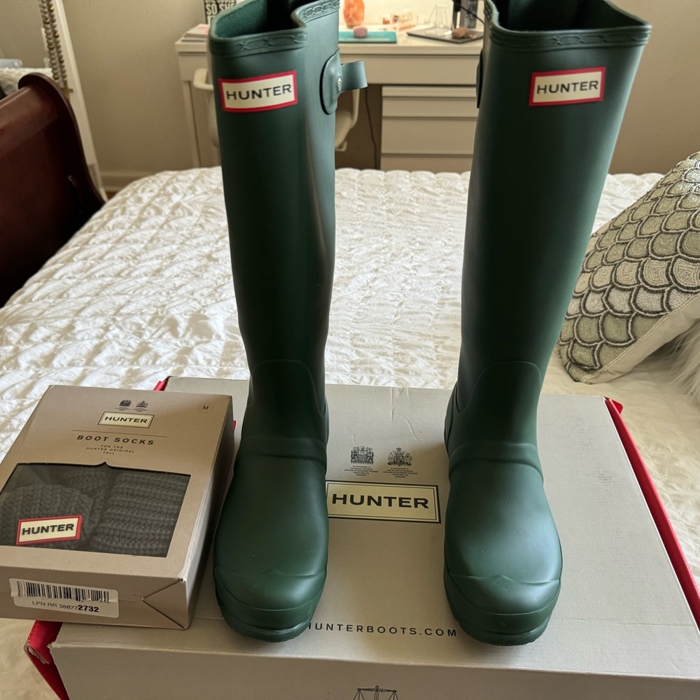 Hunter Original Tall Rain Boots & Socks - Hunter Green & Dark Slate - Women’s 7